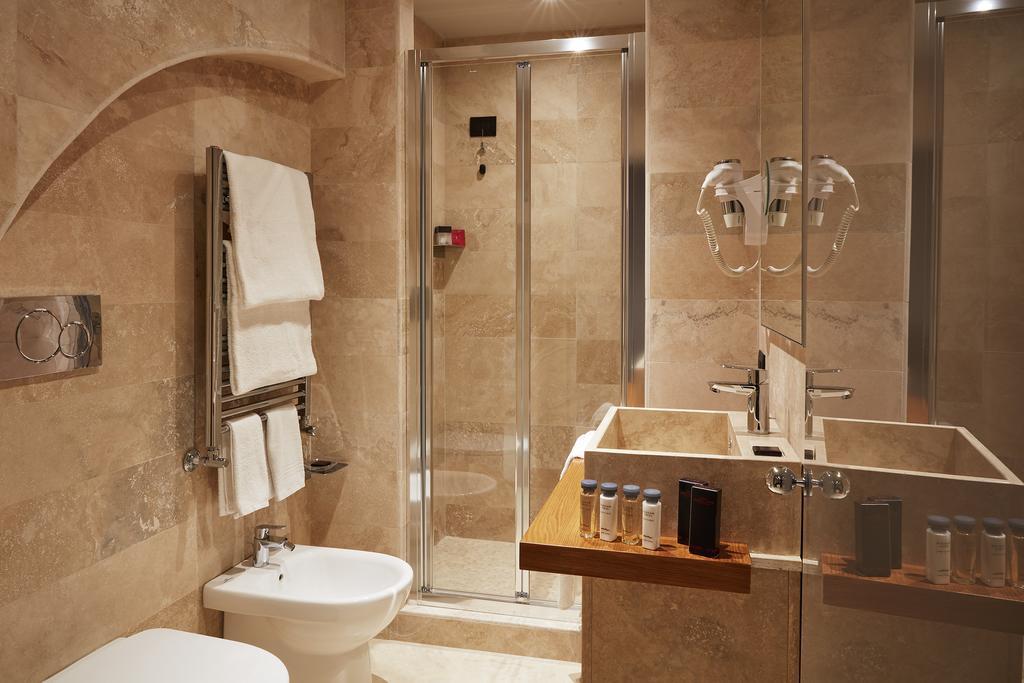 The Code Hotel Rome Room photo