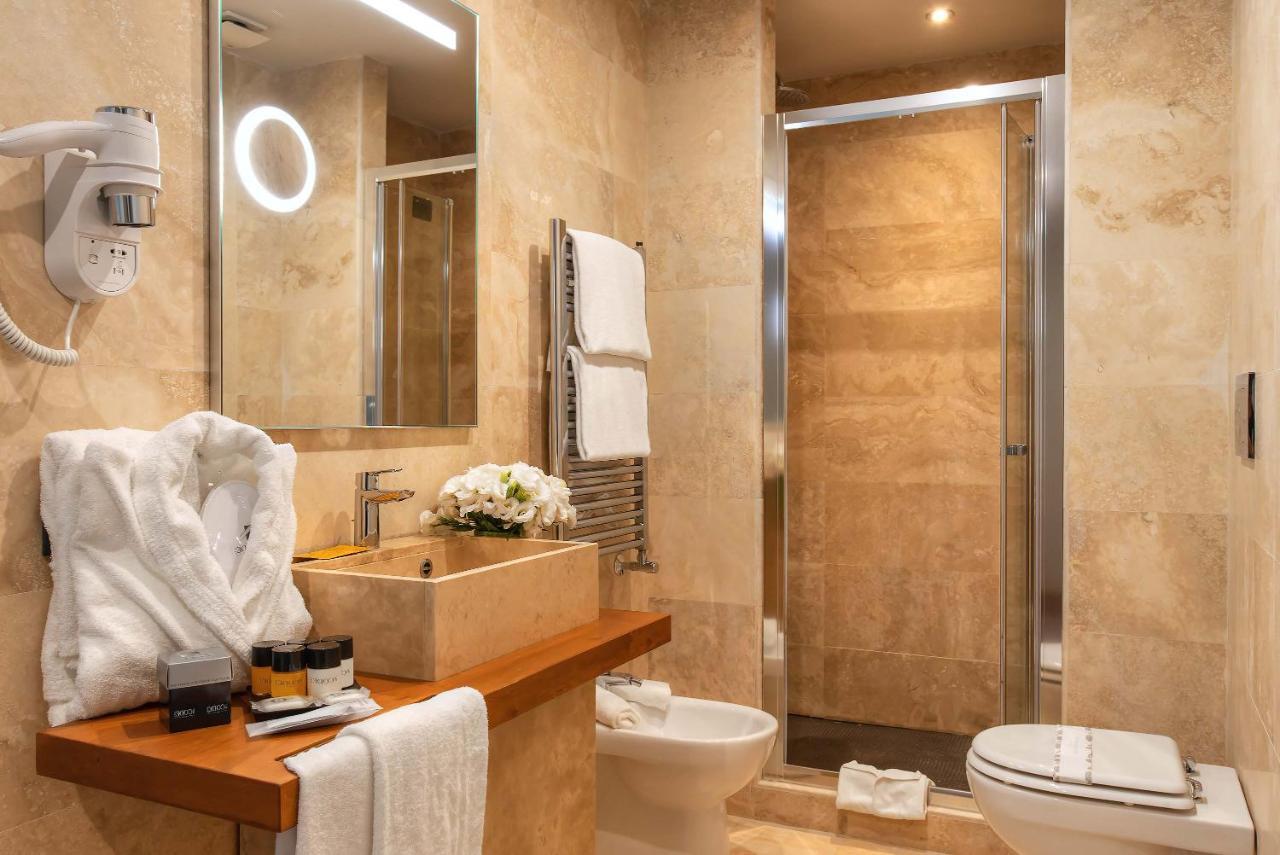 The Code Hotel Rome Room photo